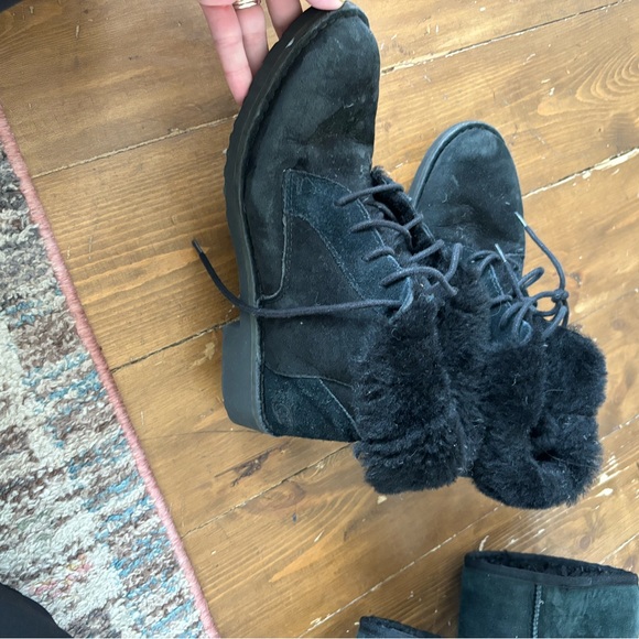 Ugg lace up with fur - Picture 9 of 16